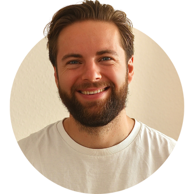 Foto von Simon Brzoska, Sprecher im Webinar zum Thema "Periode und Menopause im BGM-Kontext"